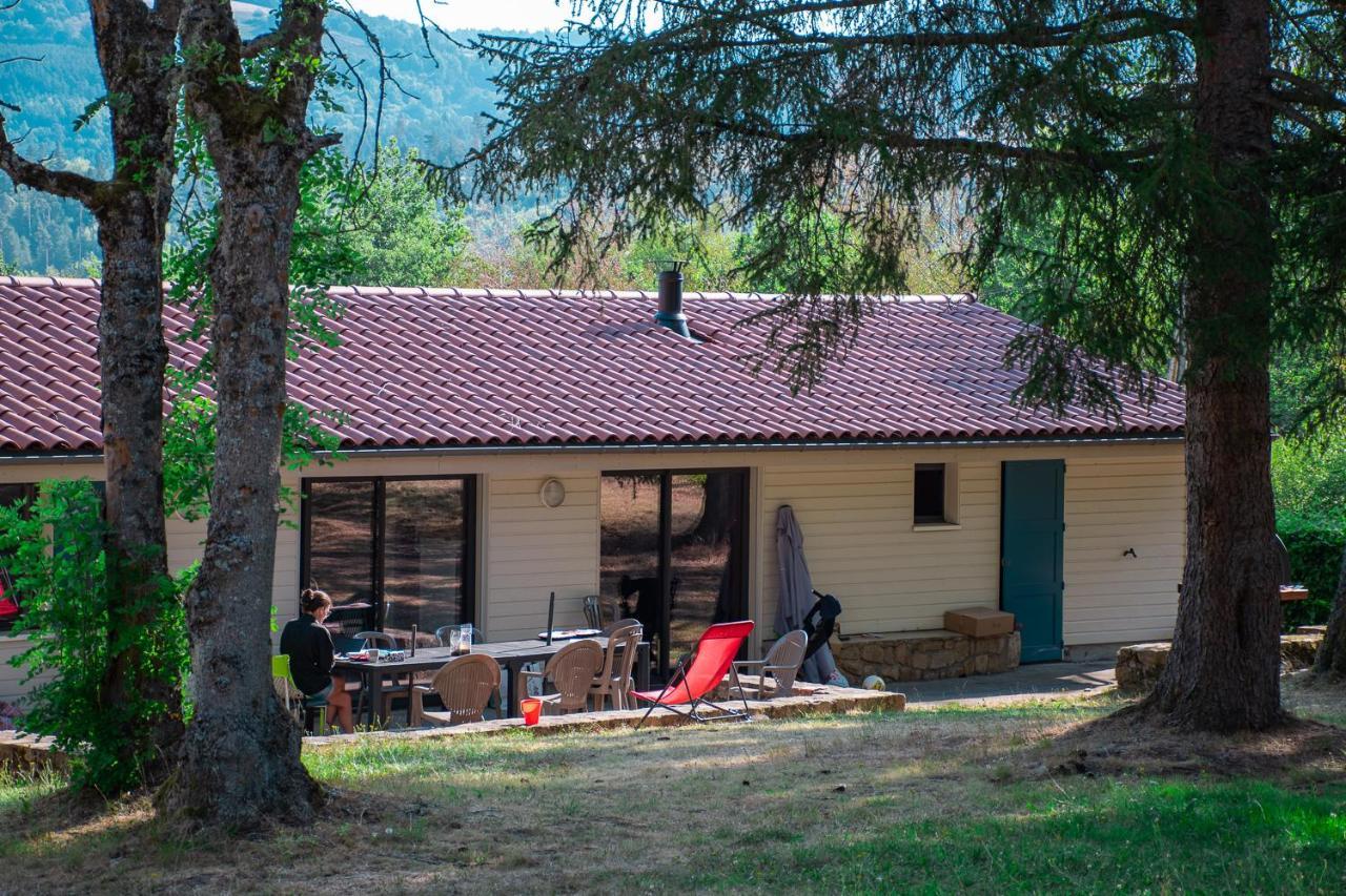 Village de gîtes de la Forêt de Ganigal Le Malzieu-Ville Exterior foto