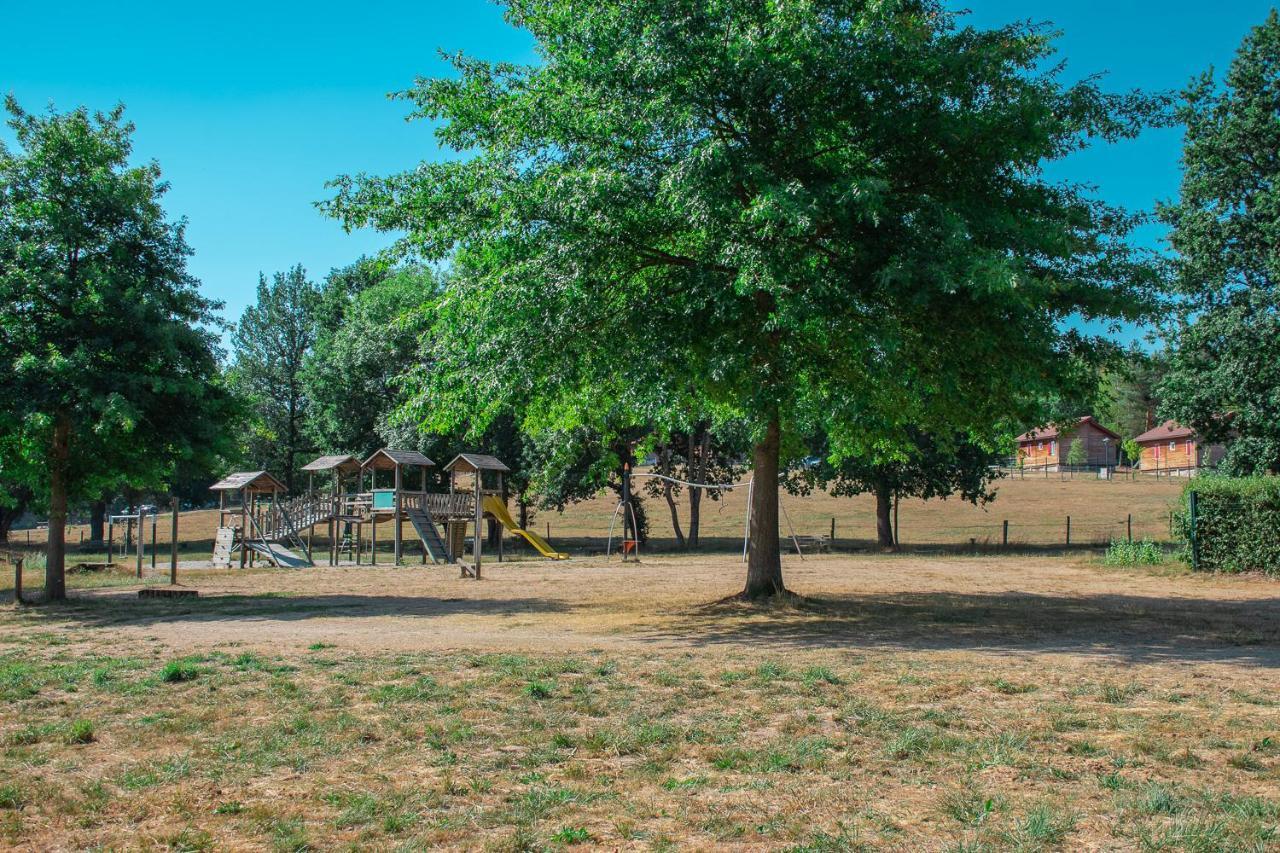 Village de gîtes de la Forêt de Ganigal Le Malzieu-Ville Exterior foto